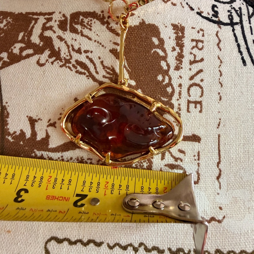 ZARA- Elegant Gold and Brown Pendant Necklace - Picture 4 of 4
